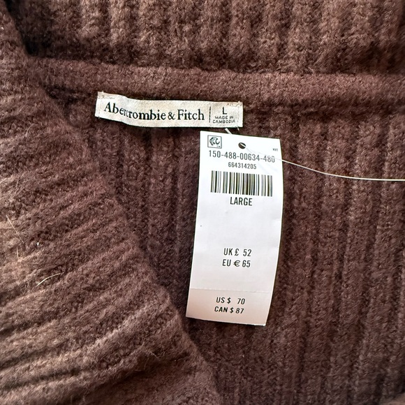 Abercrombie & Fitch Ribbed Foldover Off-Shoulder Sweater - Picture 4 of 4